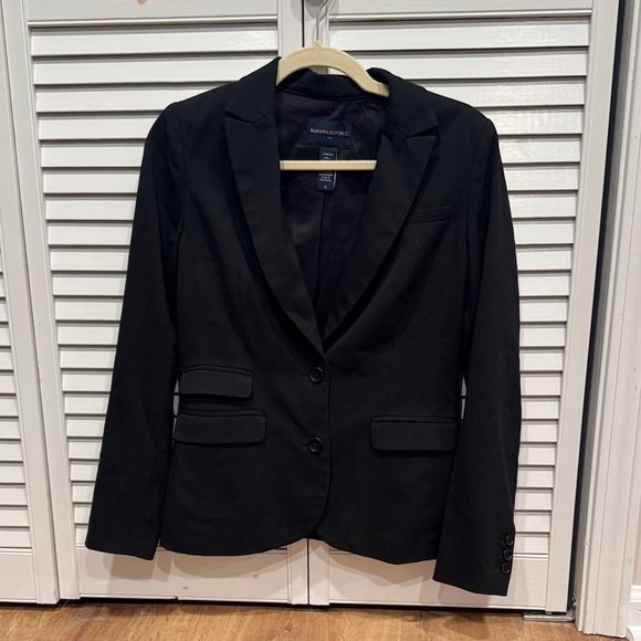 Banana Republic Jackets & Blazers - Banana Republic Black Tailored Women's Blazer- Size 4